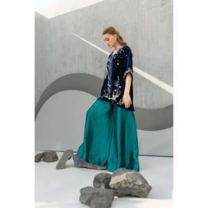<b>Feathers</b> Winter <b>Top</b> with Three-Quarter Sleeves - Product Image 2