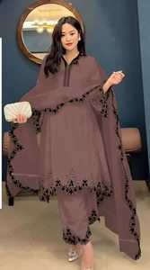 Costume exclusif Salwar Kameez de travail à séchage rapide avec broderie lourde coupe ajustée robe de soirée indienne pakistanaise élégante - Product Image 3