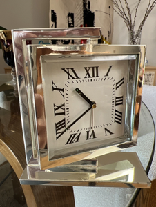 Reloj de mesa de Metal de lujo de latón AK con soporte en reloj de estilo moderno con acabado plateado para decoración de escritorio/Decoración de estante - Product Image 5