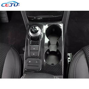 Kits de <span class=keywords><strong>Interior</strong></span> de coche con aspecto de carbono ABS, cubierta de Panel de portavasos de Control Central, pegatina para <span class=keywords><strong>Ford</strong></span> <span class=keywords><strong>Kuga</strong></span> ST Line Escape C482 2020-2025 - Product Image 1