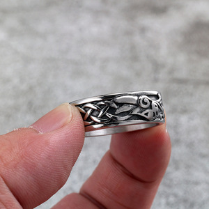 Anillo Unisex de Acero Inoxidable Estilo Nórdico Vintage, Chapado en Oro de 18K, Diseño Vikingo con Cuervo, Moderno y a la Moda, con Incrustaciones en Forma de Número, para Regalo - Product Image 4