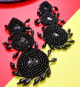 ต่างหูแบบหลายเม็ดลูกปัดสีดำ Black Beat Custom สำหรับผู้หญิง เครื่องประดับสำหรับงานปาร์ตี้ในราคาที่ดีที่สุด ต่างหูลูกปัด - Product Image 1