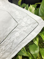 Couverture de boîte à mouchoirs floraux brodés vintage blanc sur blanc coton Rectangle porte-boîte à mouchoirs ourlet décoration d'hôtel à la maison