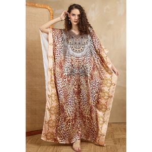 Robe de soirée élégante en satin doux avec strass pour femme Savanna Reign - Product Image 2