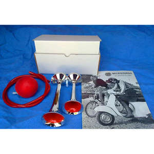 Juego de cuernos Poli ORIGINALES con pomo rojo - Product Image 1
