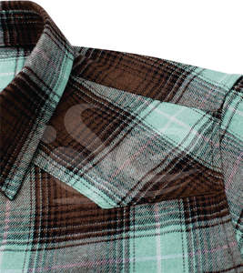 Chemisier en coton à carreaux surdimensionné pour femme conçu pour le confort avec des manches pleines à col croquant et un tissu léger - Product Image 3