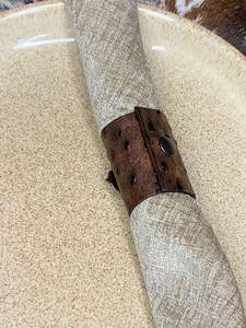 Servilleteros de cuero de alta calidad para casas de lujo, restaurantes y arreglos de mesas de boda con acabado natural - Product Image 2