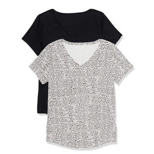 T-shirt minimaliste pour femmes avec un design épuré, un tissu extensible confortable, idéal pour les femmes à la pointe de la mode et le style quotidien - Product Image 1