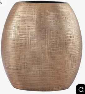 Vase à fleurs moderne de luxe en métal |   Pot de fleurs en métal personnalisé, fait à la main, pour la décoration de la maison et des mariages - Product Image 6