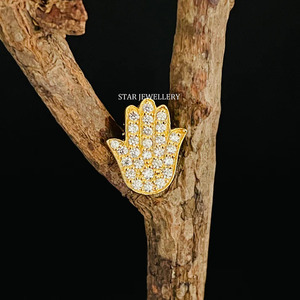 Piercing d'oreille Hamsa en or massif 14 carats avec diamant naturel. - Product Image 2