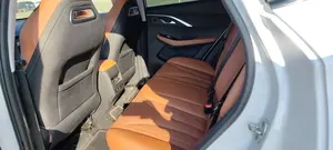 Modèle SUV C 5 2023 Automatique 7 vitesses Moteur <4L R18 Cuir Gauche AWD Essence/Pétrole Clair/Foncé - Product Image 4