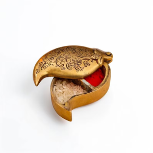 Boîte à épices en laiton de conception royale pour la décoration de cuisine d'inspiration patrimoniale, ajoutant une touche de luxe traditionnelle - Product Image 4