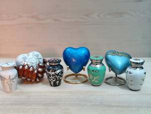 Mini petite urne souvenir de 3 "pour cendres humaines Urne de crémation pour urne commémorative miniature gravée - Product Image 3