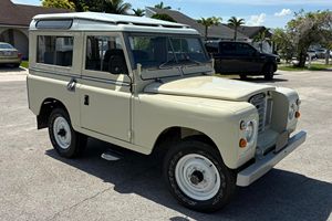 Land Rover 88 Série III Santana 1979 d'occasion en excellent état, boîte manuelle 4 vitesses, 4 roues motrices, version espagnole, restauration style d'origine - Product Image 3