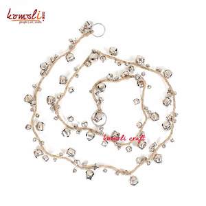 พวงมาลัยสีเงินกริ๊งสำหรับตกแต่งวันหยุดคริสต์มาสสินค้าคริสต์มาส - Product Image 1