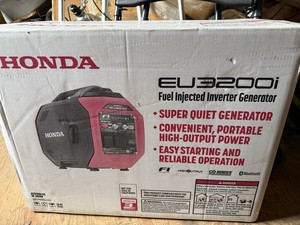 Générateur à inverseur portable à essence Honda EU3200i 3200 Watts, super silencieux, authentique et neuf, avec système CO-Minder, en vente dans le monde entier - Product Image 1