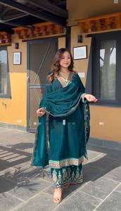 ชุดปาร์ตี้ดีไซเนอร์ใหม่ดูดีมีสไตล์และเย็บด้านล่างให้เรียบร้อย - Product Image 6