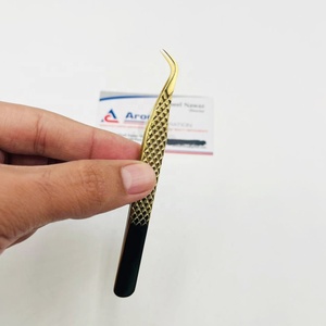 Pince à épiler en or de type J, pince à épiler professionnelle de haute qualité en acier inoxydable pour extensions de cils, poignée diamantée, inclinée, durable - Product Image 1