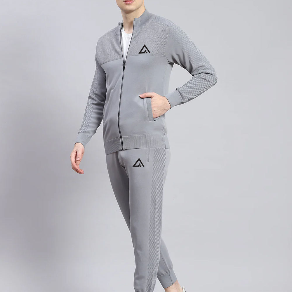 สีเทาเข้ม