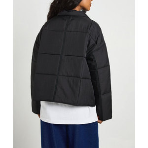 Abrigo de burbujas para mujer, chaqueta acolchada gruesa resistente al agua para invierno con logotipo personalizado - Product Image 2