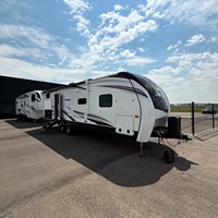 Camping-car mobile léger et moderne en aluminium et acier inoxydable, remorque 4x4 tout-terrain, suspension indépendante, étanche