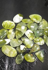 พลอยเพรนไนต์สีเหลืองธรรมชาติคุณภาพสูงจากราชสถาน รูปทรงคละแบบ น้ำหนักเบา สำหรับทำเครื่องประดับ - Product Image 2