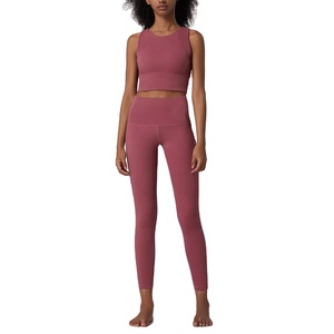 Conjunto de Dos Piezas de Ropa Deportiva para Mujer con Logotipo Personalizado OEM, Top Corto Informal de Otoño, Pantalones Joggers de Cintura Alta con Bolsillos - Product Image 4