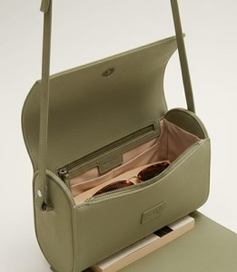 Sac à bandoulière vintage en cuir vert sauge pour femme, sac minimaliste en forme de baril, petit sac à main, pochette rigide - Product Image 1