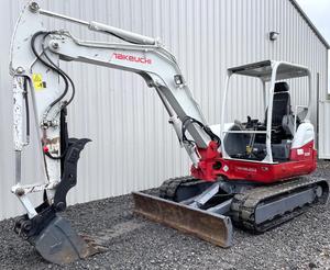 Miniexcavadora Takeuchi TB260 usada con pocas horas de uso, excavadora compacta de cadenas, con sistema ROPS abierto, máquina diésel para construcción y trabajo agrícola. - Product Image 5