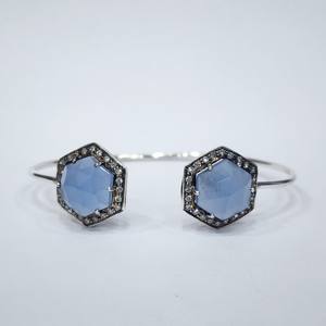 กําไลข้อมือปรับได้ไม่ซ้ําใครที่ทําด้วยมือ 925 รูปทรงหกเหลี่ยมธรรมชาติเงินสเตอร์ลิงพร้อมชุบเพชรสีน้ําเงินและพลอยเซอร์โคเนียทรงกลม - Product Image 2