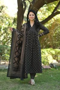 <b>Women</b> V Neck <b>Long</b> Kurta Suit Pant Dupatta Set Designer Traditional Outfit Best Wholesale Price - Product Image 2