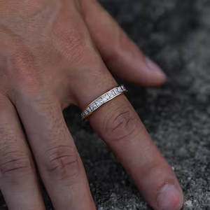 Anillo Clásico Chapado en Oro Rosa con Incrustaciones de Corte Princesa y Engaste de Garra para Compromiso - Product Image 4