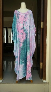 Robe de caftan de Bali de taille libre unique pour femmes vêtements de plage légers et fluides pour vacances décontractées tenues de fête formelles - Product Image 4