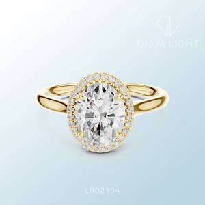 Bague en or blanc exquise avec des diamants ovales étincelants, idéale pour les fiançailles, les tenues de mariée, les mariages ou les cadeaux spéciaux - Product Image 4