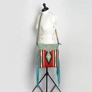 กระเป๋าสะพายข้างแบบตะวันตกพร้อมสายคล้องมือกระเป๋าถือคุณภาพสูงประดับพู่ห้อยแบบแอซเท็ก - Product Image 3