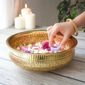 Serene Beauty Urli Bowl con flores flotantes para una decoración tranquila Nature Elegance Urli Bowl con felicidad floral flotante - Product Image 3