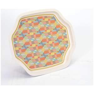 Bandeja para servir con borde ondulado curvo Patrón de retazos de 285x400mm con fondo crema - Product Image 3