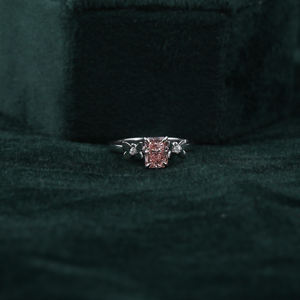 Bague de fiançailles plaquée or rose 18 carats à la mode coupe rayonnante diamant cultivé en laboratoire conception personnalisée classique pour cadeau d'anniversaire - Product Image 1