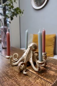 Atractivo Portavelas de Aluminio con Forma de Pulpo, Diseñado para Interiores de Estilo Náutico, Sala de Estar y Esquinas Decorativas - Product Image 5