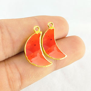 Breloques en forme de croissant de cornaline à facettes, pendentif en laiton plaqué or, breloques demi-lune, fabrication de bijoux - Product Image 6