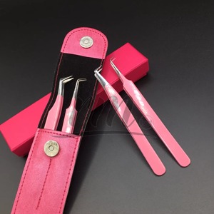 Pinza Profesional RMI para Extensión de Pestañas, Diseño de Corazón en la Parte Posterior, Recubrimiento en Polvo Rosa Oscuro de 90 Grados, Acero Inoxidable - Product Image 3