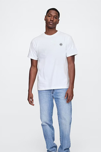 เสื้อยืดแขนสั้นสีขาวคลาสสิกสำหรับผู้ชายทรงเพรียวบางและดีไซน์เรียบง่ายเหมาะสำหรับสวมใส่สบายในชีวิตประจำวันและแฟชั่นที่ทันสมัย - Product Image 3