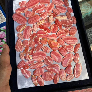 Rodocrosita Piedra preciosa Precio al por mayor Piedra natural Rodocrosita brillante en cabujones de luz UV Hecho a mano Y pulido a mano. - Product Image 1