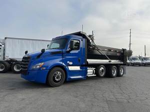 Ahora en Venta: Camión Usado Freightliner Cascadia 126 2018 - Motor Detroit 470HP, Transmisión Automática Dt12 de 12 Velocidades, Camión Volquete de 18' - Product Image 2