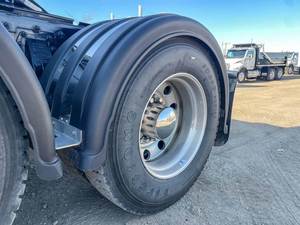 Camión Semi Remolque 589 Sleeper USADO, Modelo 2025, 510HP, ¡MÁS VENDIDO! ¡LISTO PARA ENVIAR A TODO EL MUNDO, PUERTA A PUERTA! - Product Image 6