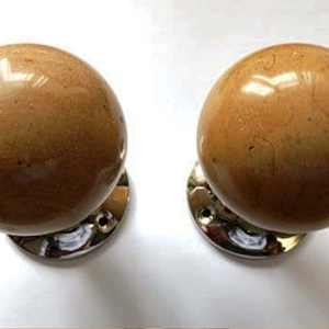 Perilla de latón cepillado y mármol de Carrara 1 Perillas de mármol más vendidas con tamaño de forma de color personalizado Hecho EN LA India Artículo - Product Image 6