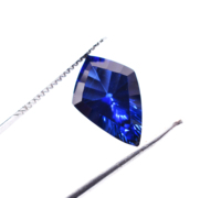 Pierre précieuse de laboratoire en forme de cerf-volant découpée au laser en saphir bleu royal 15X10mm Pierres précieuses lâches taillées à la machine de haute qualité