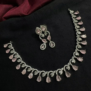 ENSEMBLE DE COLLIER DE MARIÉE EN DIAMANT AMÉRICAIN ET BOUCLES D'OREILLES CLASSIQUES ET DE HAUTE QUALITÉ ENSEMBLE DE BIJOUX DE MARIAGE POUR FEMMES DE STYLE CLASSIQUE - Product Image 1