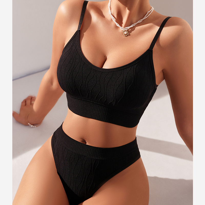 Wholesale Wire Free Sexy Sports Bra Set Breathable Solid Color 3/4 Cup Spandex/Nylon Mid-Rise Thongs For Women
