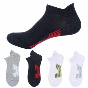 Calcetines deportivos personalizados directos, diseñados para una mayor comodidad y agarre, tela suave transpirable con función antideslizante para fútbol - Product Image 2